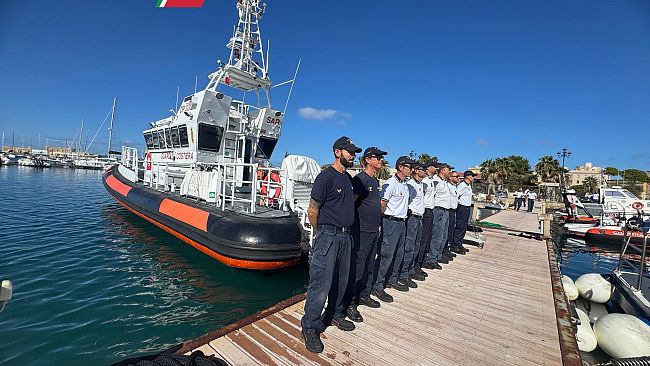 Trapani, la motovedetta CP 330 parte per la missione Frontex nel Mediterraneo