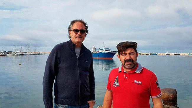 VIDEO – Intervista ad armatore di un peschereccio incagliato nel porto canale senza fondale