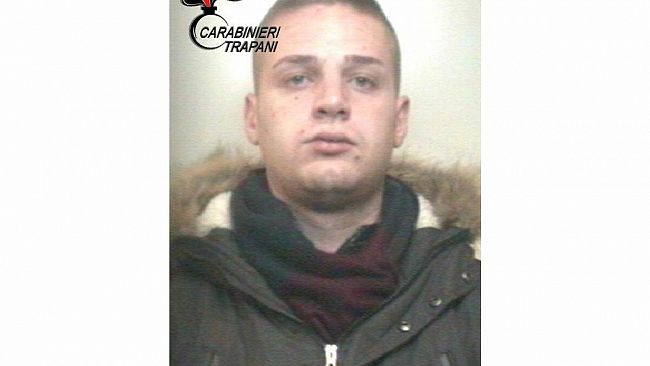 Alcamo: Litiga con i genitori e aggredisce i Carabinieri. Arrestato