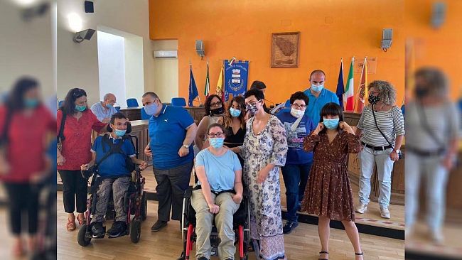 Pantelleria, Arisa mette d’accordo tutti: incanta sul palco e per l’impegno nel sociale