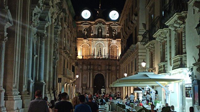 Trapani, tentata rapina nella notte al centro storico. Uomo ferito dopo violenta aggressione