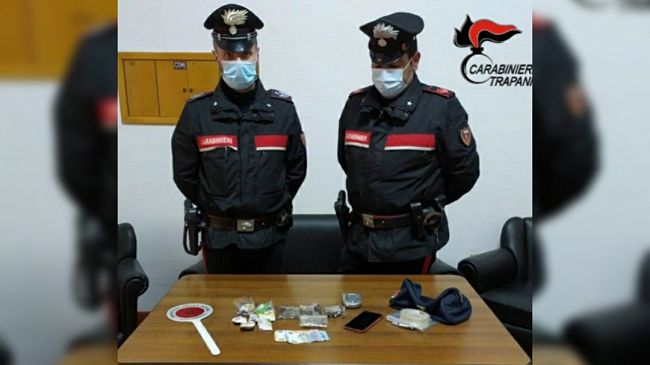 Alcamo, 23enne arrestato per detenzione e spaccio di droga