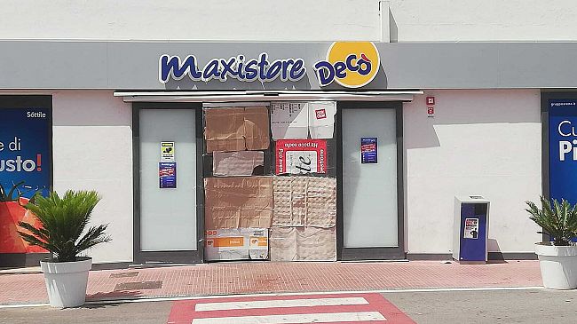 Erice, nella notte ladri in azione al Decò di Piazza Pertini