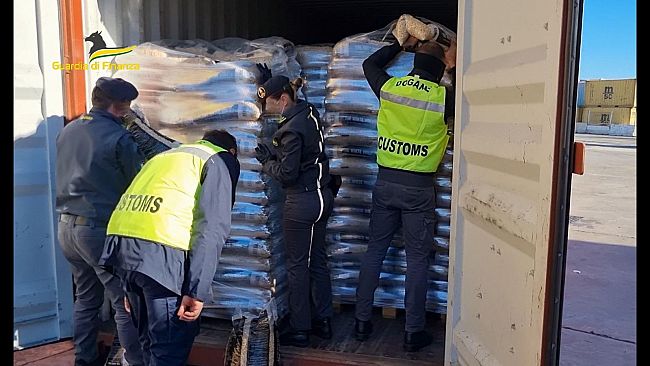 Guardia di Finanza e Agenzia delle Dogane sequestrano 54 tonnellate di pellet
