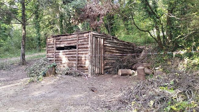 Fronte Comune chiede la rimozione della casetta di legno a Erice vicino viale delle Pinete