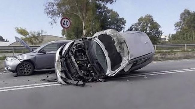 Scontro sulla SS115: coinvolte autocisterna e due vetture