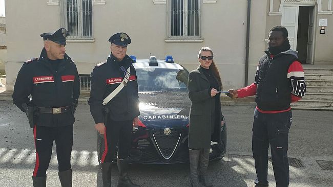 Marsala, riconsegnato alla vittima uno smartphone rubato in un locale del centro