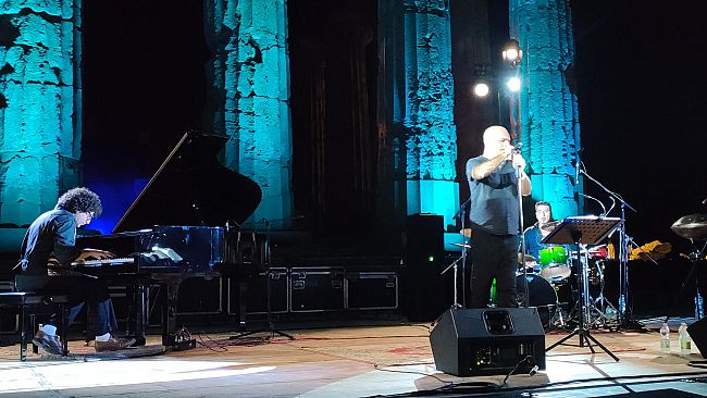 Il trio di talento Gulino, Mocata e Sciacca incanta il pubblico con il concerto-spettacolo 