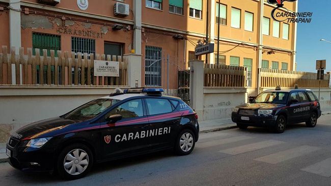 Paceco, sorpresi mentre bruciano rifiuti: due arresti dei Carabinieri
