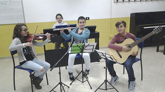 concerto-di-natale-dell-orchestra-ed-il-coro-dell-i-c-lombardo-radice-pappalardo