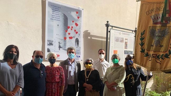 Salemi, la Fidapa dona una targa al Comune per commemorare le vittime del virus