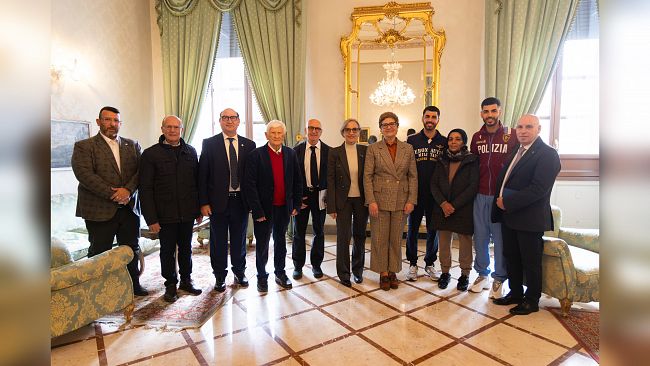Trapani, la professoressa Avellone e gli atleti destinatari delle Benemerenze CONI 2021 ricevuti dal Prefetto Lupo