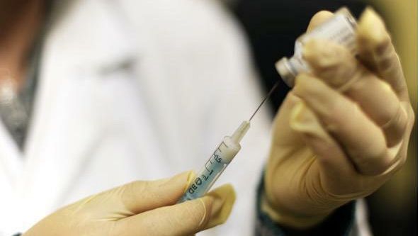Vaccino Covid, aperte prenotazioni anche per gli Over 65