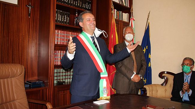 Il sindaco Massimo Grillo si insedia a palazzo municipale: “lavoreremo perchè Marsala torni a sentirsi comunità”