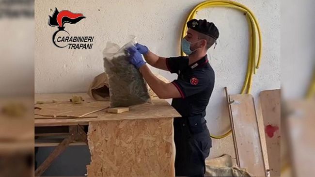 Mazara del Vallo: 5 kg di marijuana in casa. Arrestato 55enne per spaccio