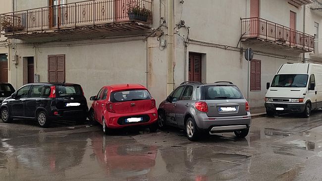 Mazara, scontro fra due auto all'incrocio fra via Livorno e via Firenze. Ci sono feriti 