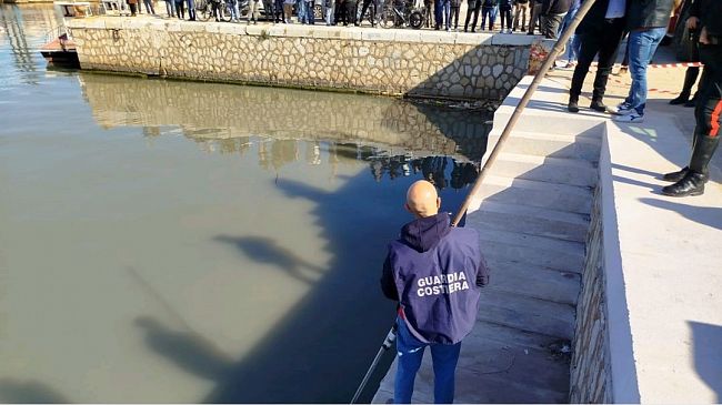 Ritrovamento cadavere nel porto canale. I dettagli dell'operazione della Capitaneria di porto