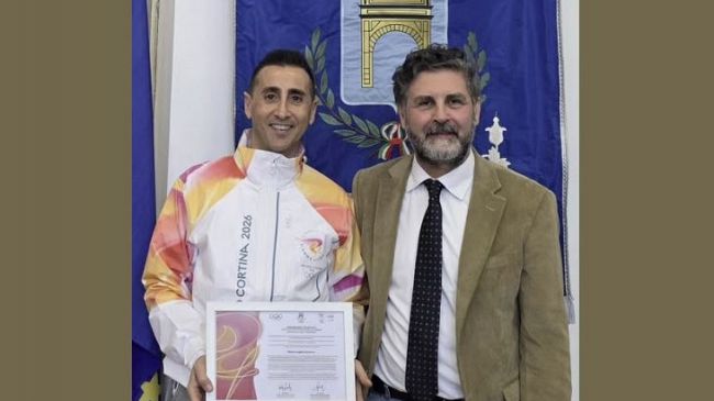 ​Petrosino: lo storico omaggio del tedoforo Bonomo alla sua comunità