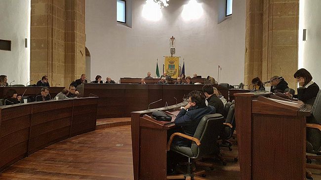 Mazara, approvato Bilancio di previsione “politico” grazie alle “assicurazioni” della maggioranza e del dirigente Stella Marino.