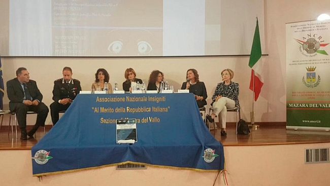 video-convegno-su-bullismo-e-famiglia-cosa-nasconde-il-bullo-come-reagisce-la-vittima