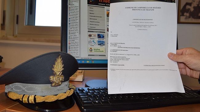Mazara, finti matrimoni tra donne residenti e migranti tunisini: 11 denunciati per favoreggiamento dell’immigrazione clandestina.