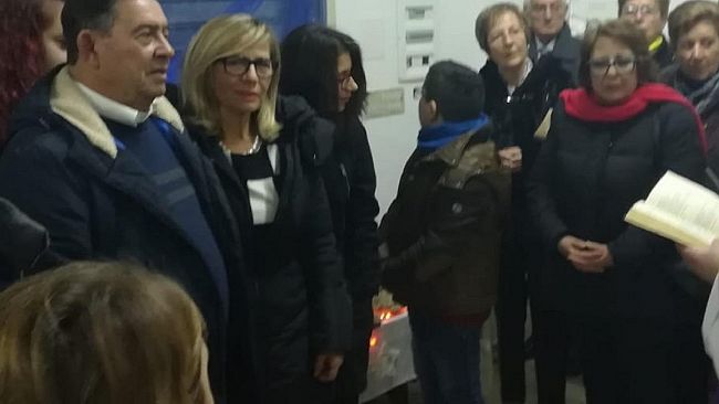 La messa di Natale di Progetto Triscina con i doni per i bambini di Don Meli