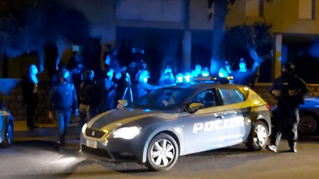 video-mazara-dopo-circa-12-ore-finisce-il-dramma-delluomo-barricato-a-casa-con-il-figlio