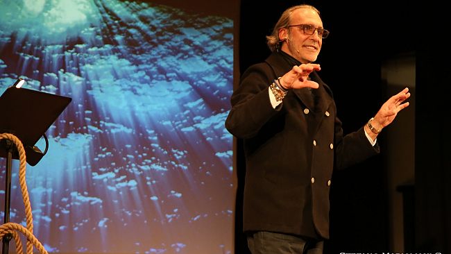 Luca Ward al Cine Teatro Ariston con 