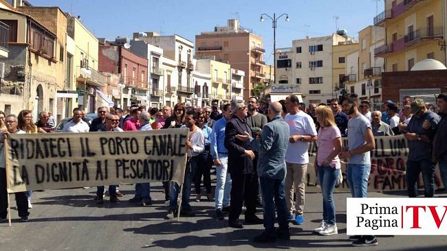 VIDEO – Corteo di protesta per la mancata escavazione del porto canale