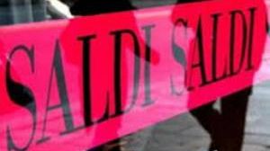 Dal 5 luglio scattano i saldi estivi. Ecco alcune regole. Occhio alle truffe!