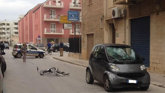 Mazara, incidente in via Castelvetrano fra una Smart ed una bicicletta. Gravi le condizioni di Esposto, uno dei superstiti del “Tre Fratelli”