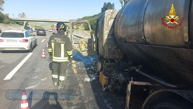 ​Autocisterna in fiamme sull'autostrada A29
