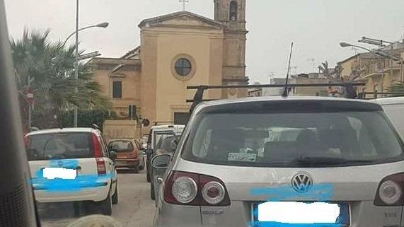 mazara-piu-volte-al-giorno-i-cittadini-bloccati-dietro-ai-passaggi-a-livello-ma-nessuno-dal-comune-alza-la-cornetta-chiamando-i-vertici-della-rete-ferroviaria