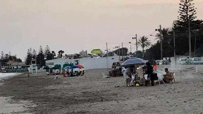Mazara, Folli notti sulle spiagge: fornacelle accese, tende, “indianate” e sfide in moto e auto.