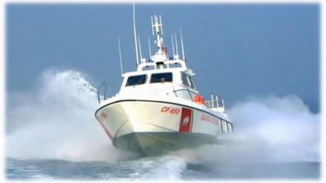 Fiamme a bordo di un rimorchiatore al largo delle coste mazaresi. Intervento di guardia costiera e vigili del fuoco   