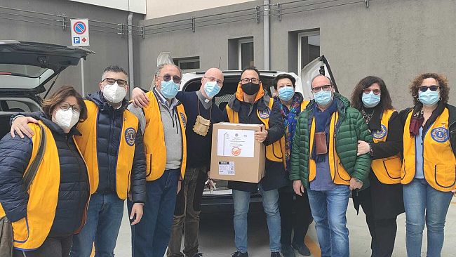Mazara, successo per l’iniziativa del Lions Club “Aggiungi un posto a tavola” per famiglie bisognose