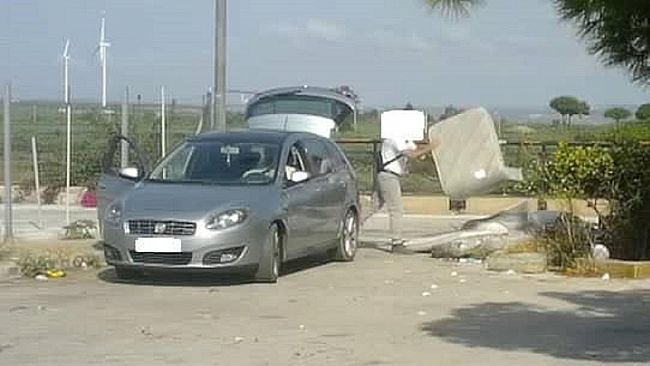 Campobello, pugno duro dell’amministrazione contro chi abbandona rifiuti, elevate 30 multe a novembre