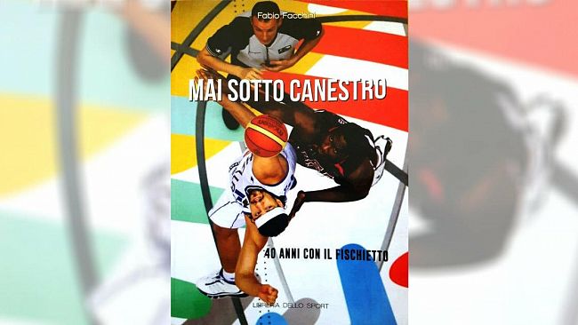 Trapani, l’arbitro di basket Fabio Facchini presenta il suo libro “Mai sotto canestro – 40 anni con il fischietto”.