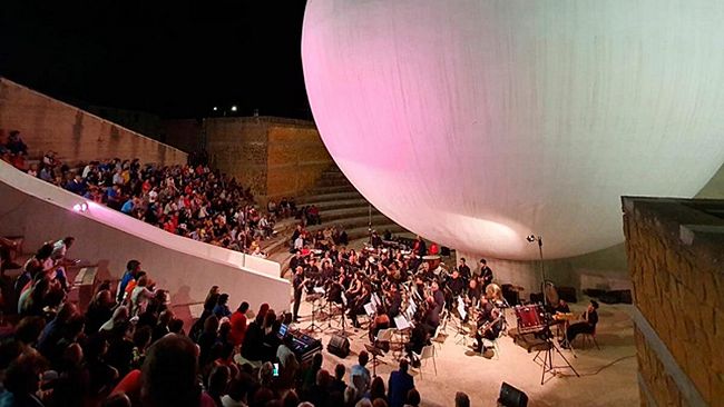 Note di emozioni al concerto della banda Gioacchino Rossini di Gibellina L’intervista a Tony Sperandeo : l’attore diverte e commuove