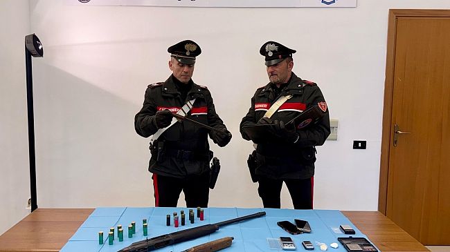 I Carabinieri di Marsala trovano un arsenale di armi in un garage in un rione popolare