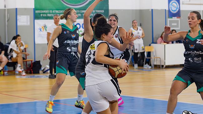 La ​102 Basket Erice blinda il secondo posto vincendo a Cefalù 