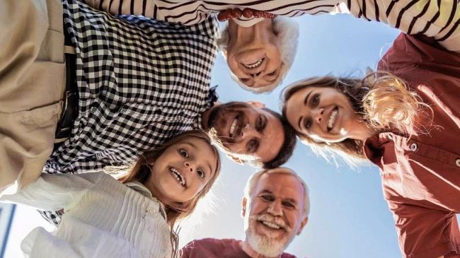 “Una punta di Sal”. Il muro invisibile: la distanza tra le nuove generazioni e le istituzioni