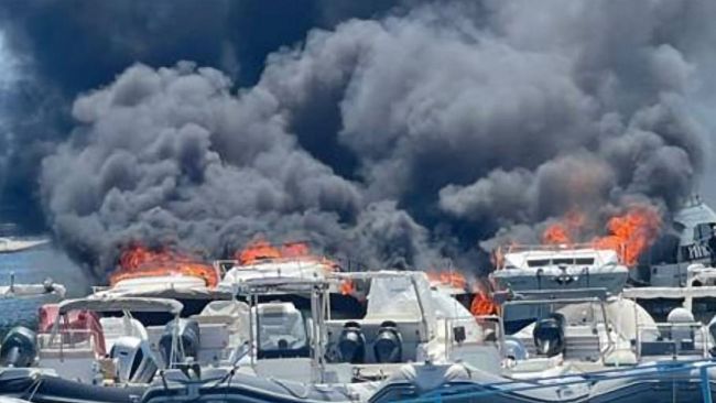 Marsala, incendio al porto turistico: danneggiate alcune imbarcazioni  