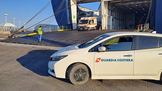 Intervento della capitaneria di Porto di Trapani a bordo di un traghetto Grimaldi Lines