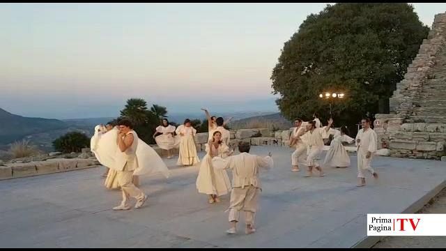 VIDEO – Successo alle Dionisiache di Segesta per “Sogno di una notte mezza estate” per la regia di Nicasio Anzelmo
