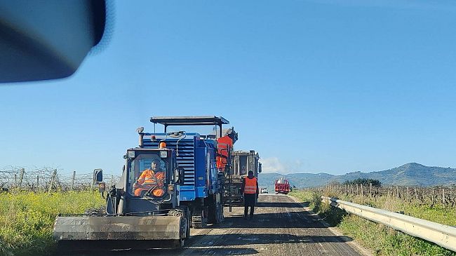 Calatafimi, iniziati i lavoti di manutenzione della strada provinciale SR8 Sasi/Rincione