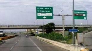 Al buio svincoli autostradali sull’A29, il M5S presenta un’interrogazione al Governo Regionale.