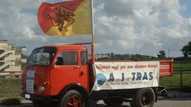 Caro carburanti, presìdi anche a Messina