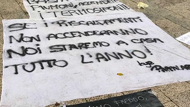 Terzo giorno di sciopero per il Liceo Pantaleo. Sit-in davanti al comune con la Media Pappalardo