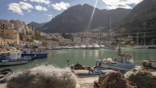 Castellammare del Golfo. La cala marina limitata al traffico tutti i giorni dalle ore 16 alle 3